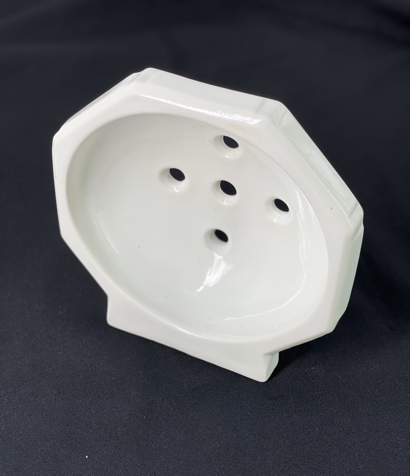 1925 large Art Deco soap / sponge Holder made of porcelain
