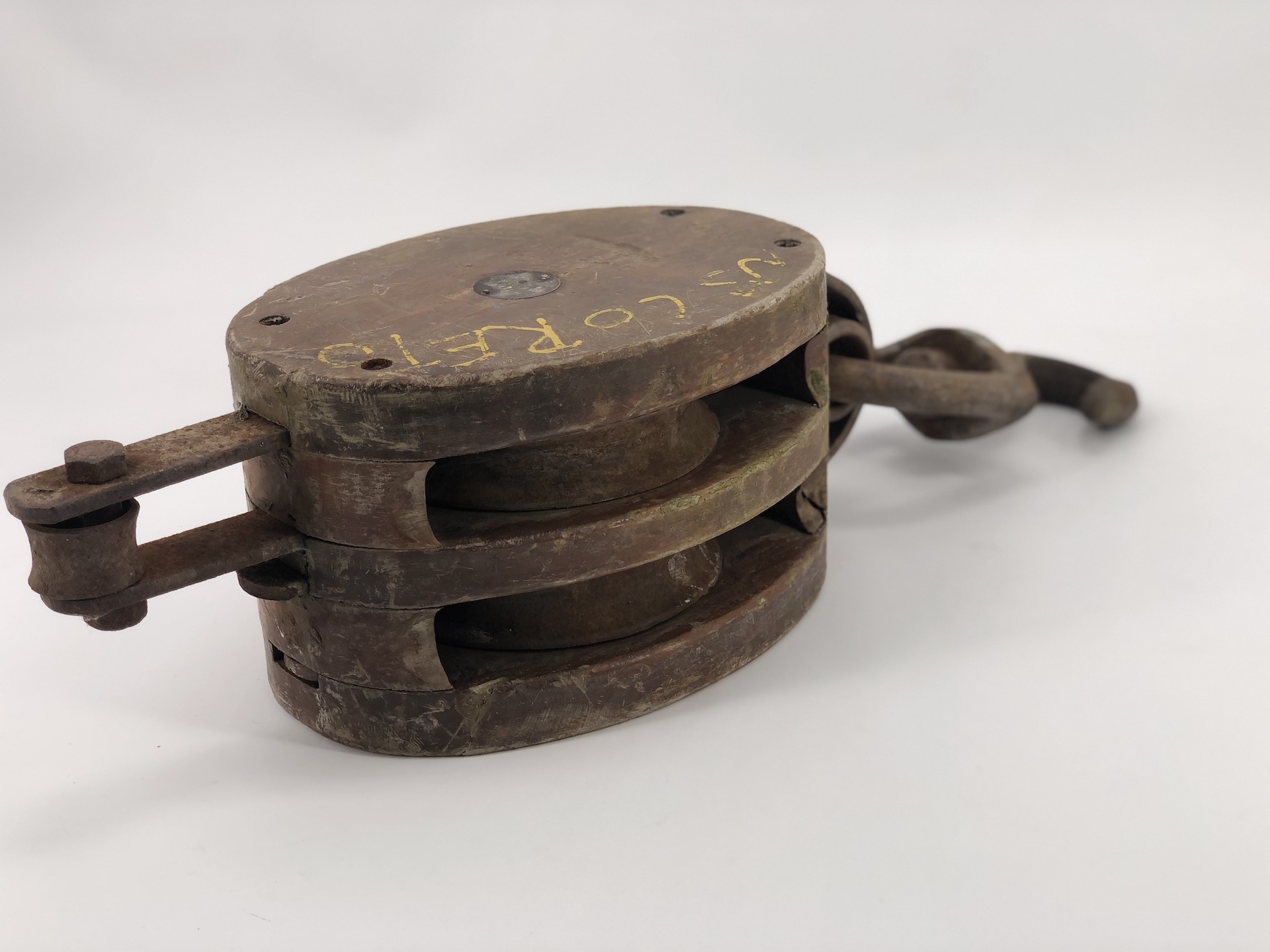 Wrought iron and wood double pulley “NS Coreto”