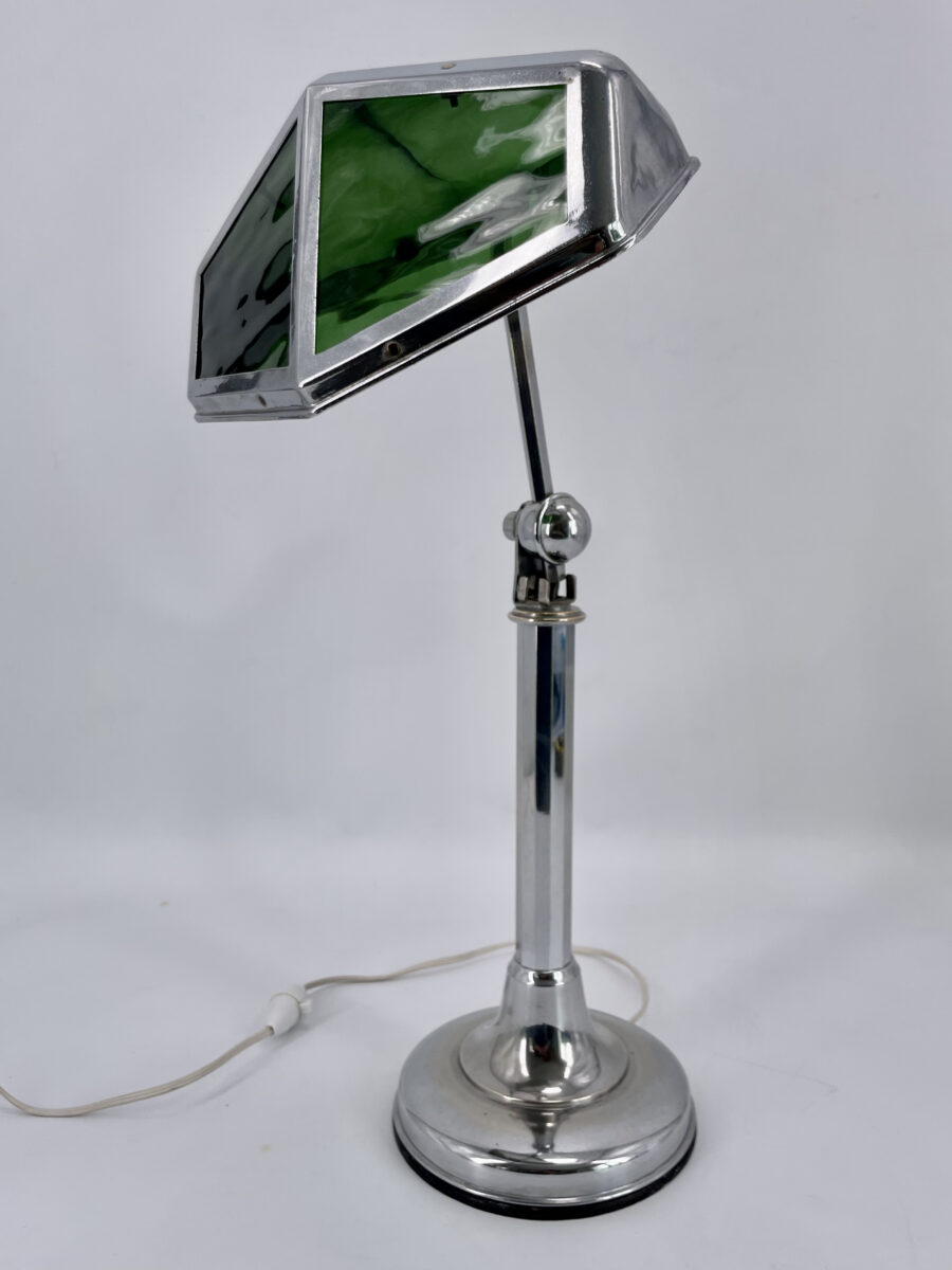 Art deco lamp by the French house Pirouett, large model with green glass and white opalines 1930’s.