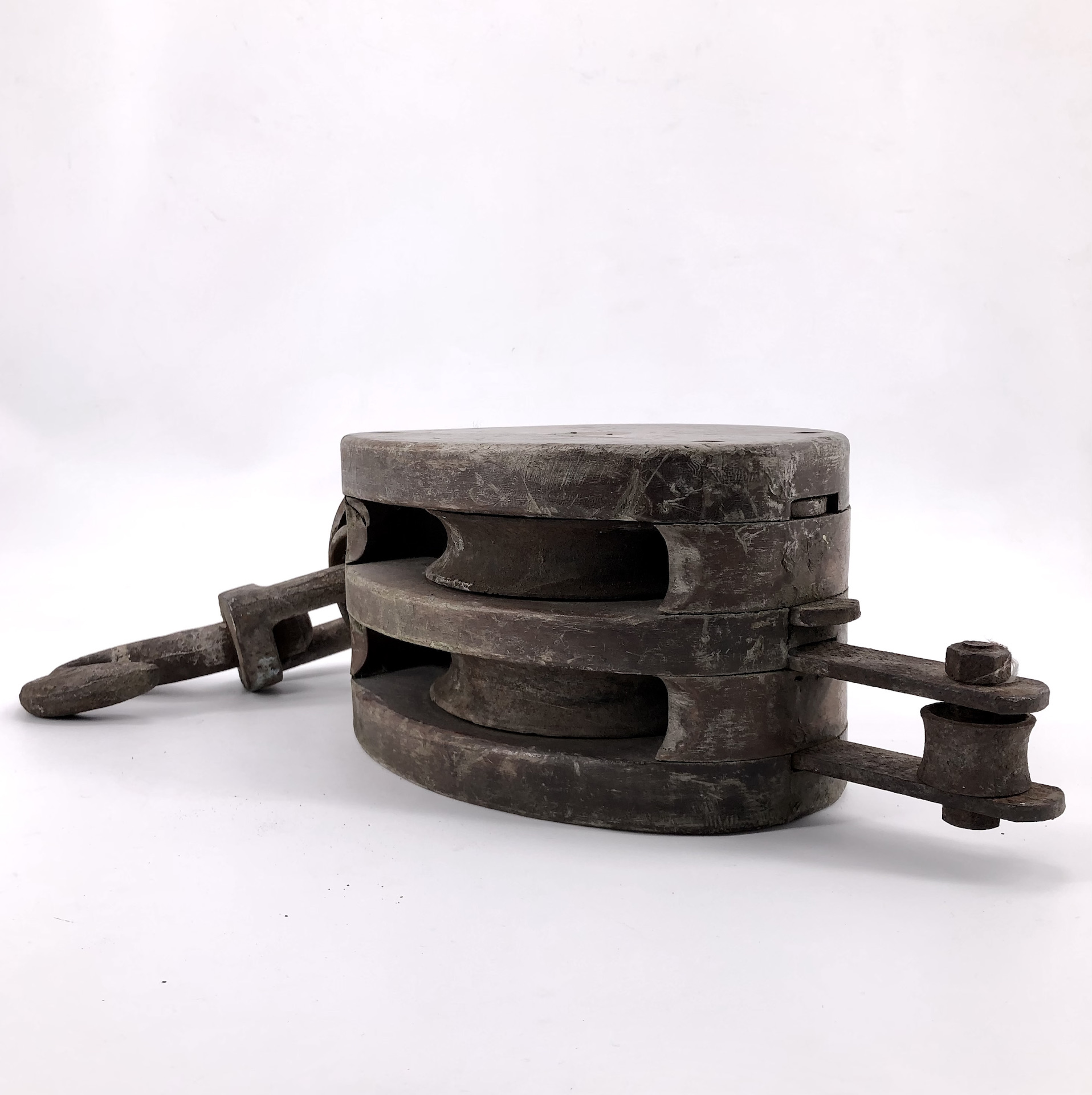 Wrought iron and wood double pulley “NS Coreto”