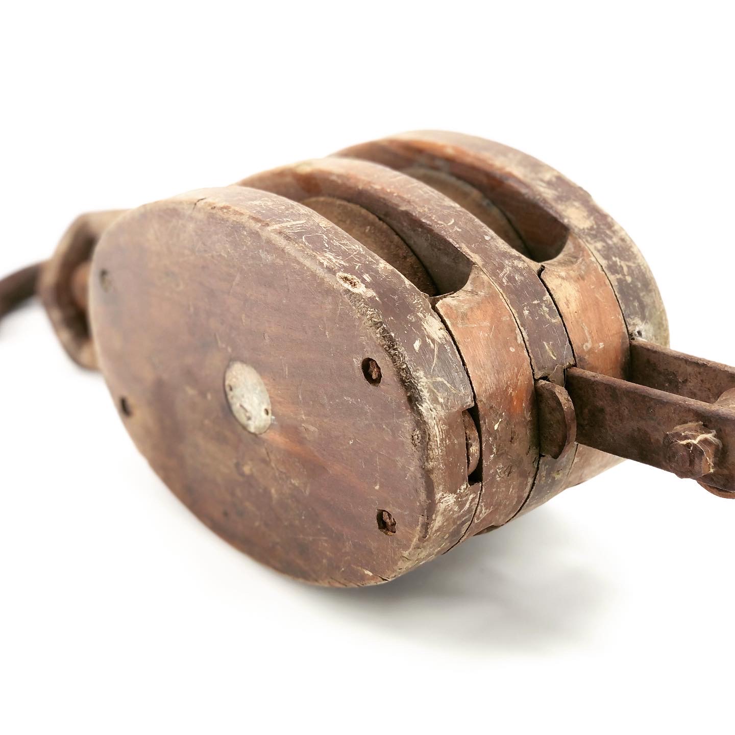 Wrought iron and wood double pulley “NS Coreto”
