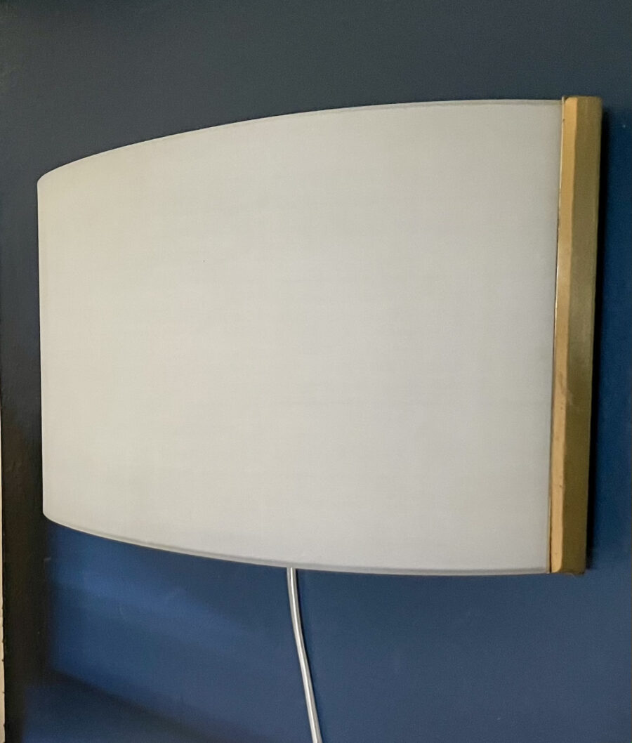 Applique Italienne en Verre Bombé Opaque et Métal Doré série disponible