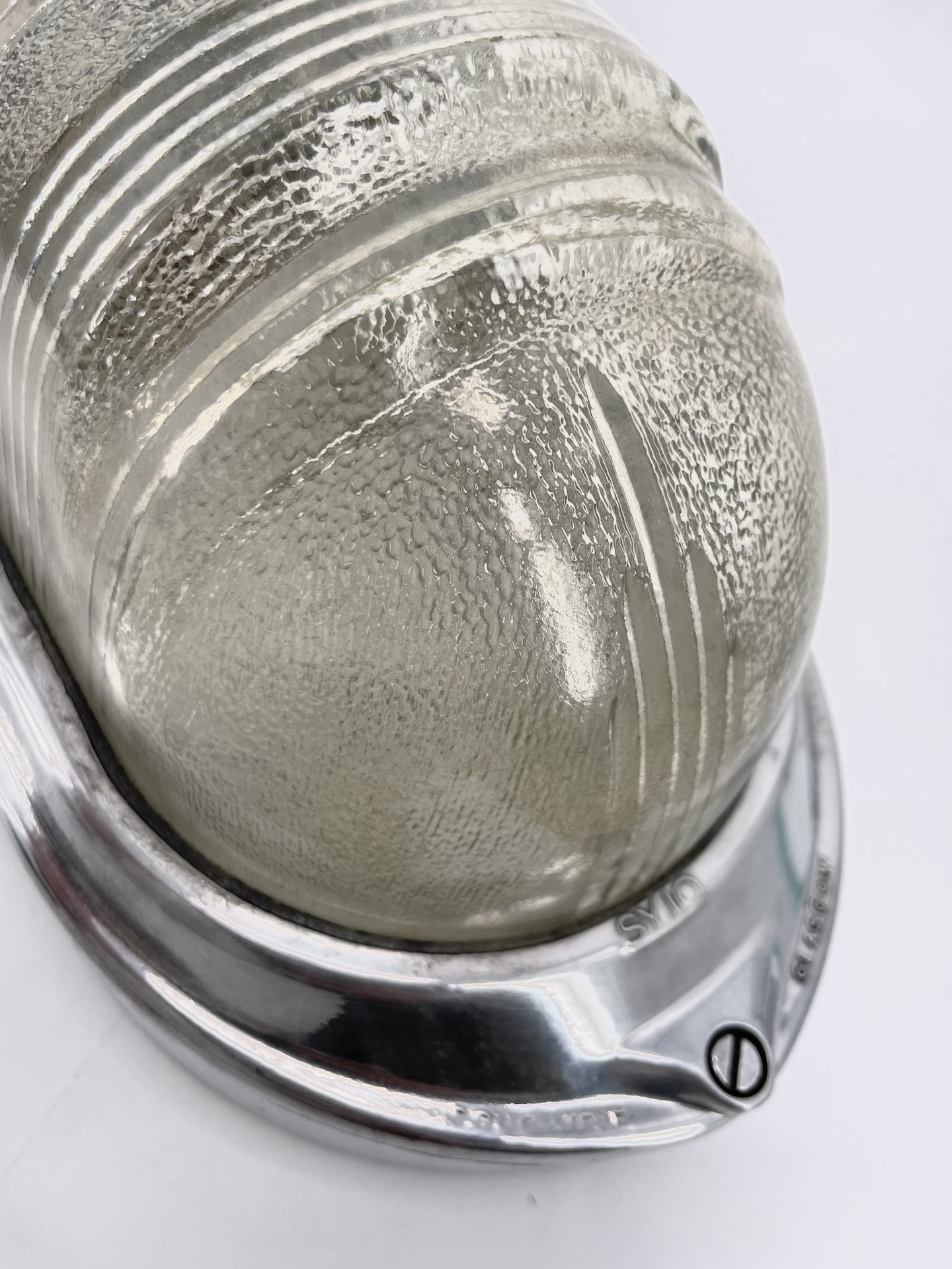 Appliques ou plafonniers en aluminium et verre strié, intérieur et extérieur