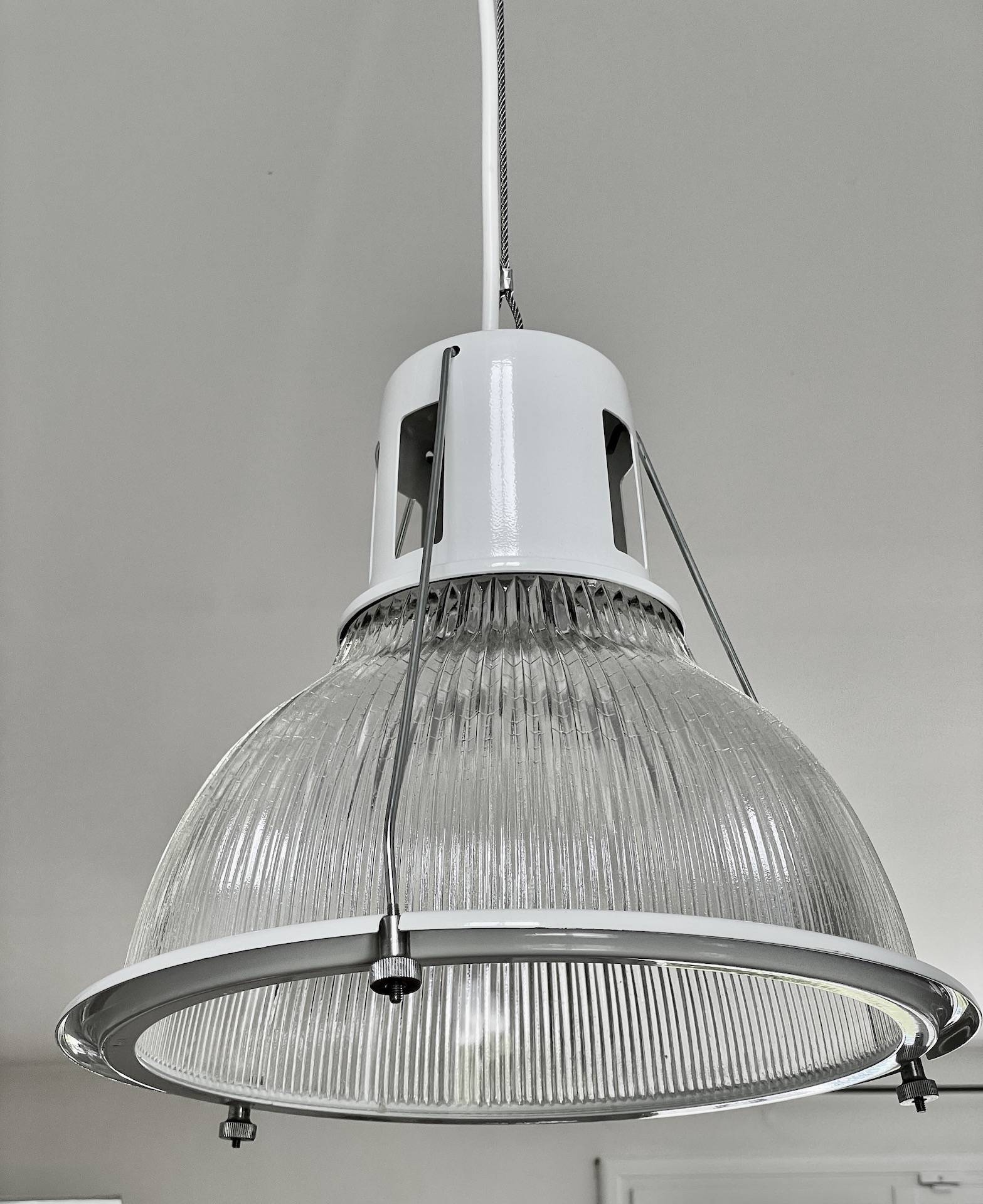 1 holophane ceiling light white metal