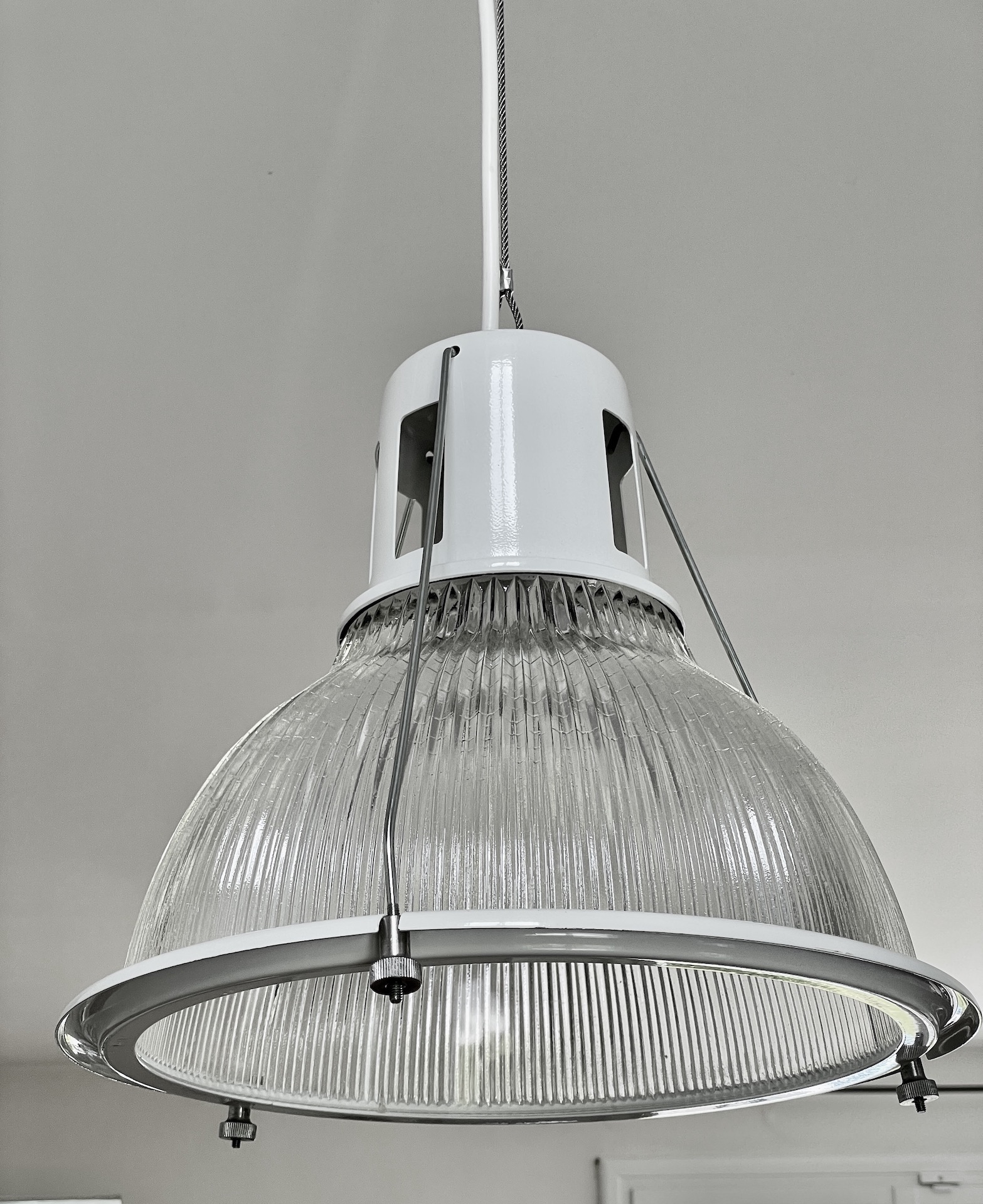 1 holophane ceiling light white metal