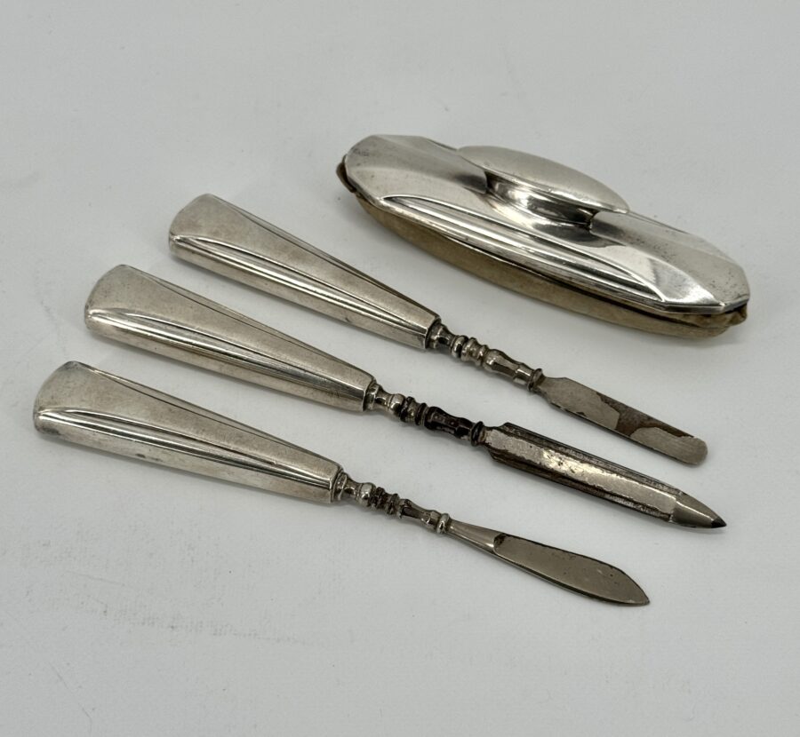 Ensemble d'Accessoires de Toilette de la Maison Gallia 1925 Christofle Métal Argenté
