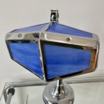 Lampe de table de la maison Pirouett en laiton chromé et verres en pâte de verre bleue, art déco. 