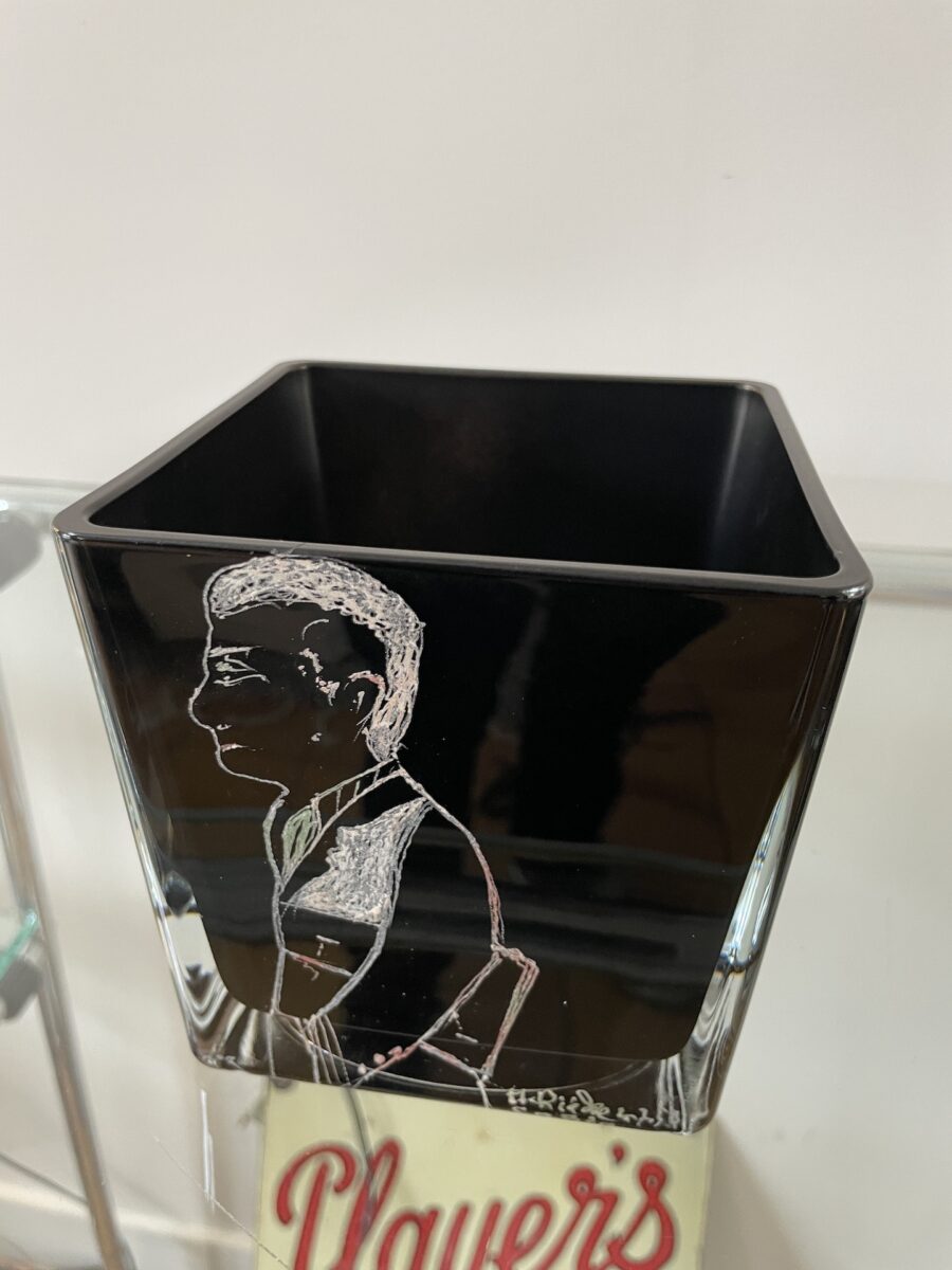 Vase Cubique d’Anatole Riecke pour La Coupole, personnage de Gabin, 1958