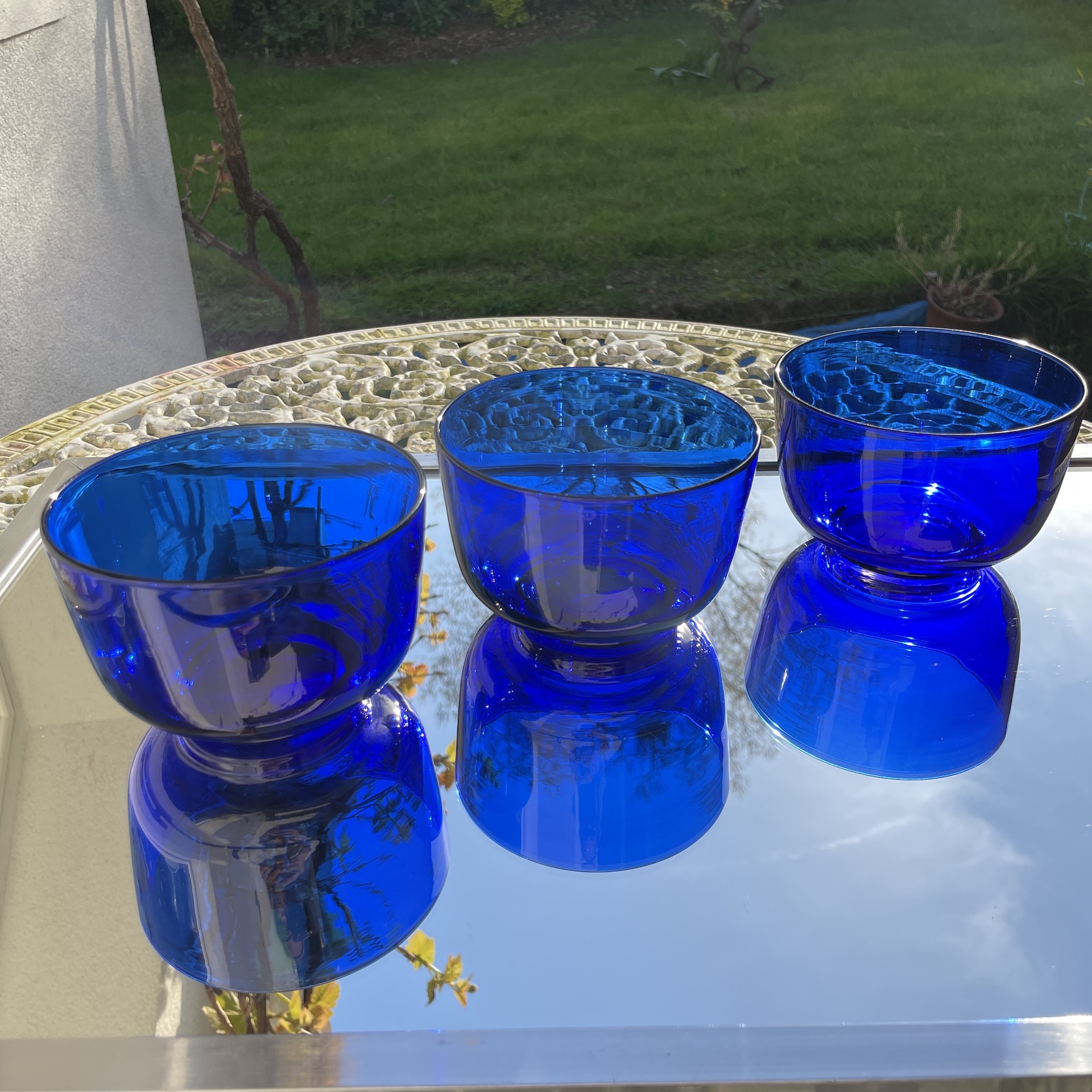 Rince-doigts en Cristal de Baccarat XIXème, couleur bleu sombre