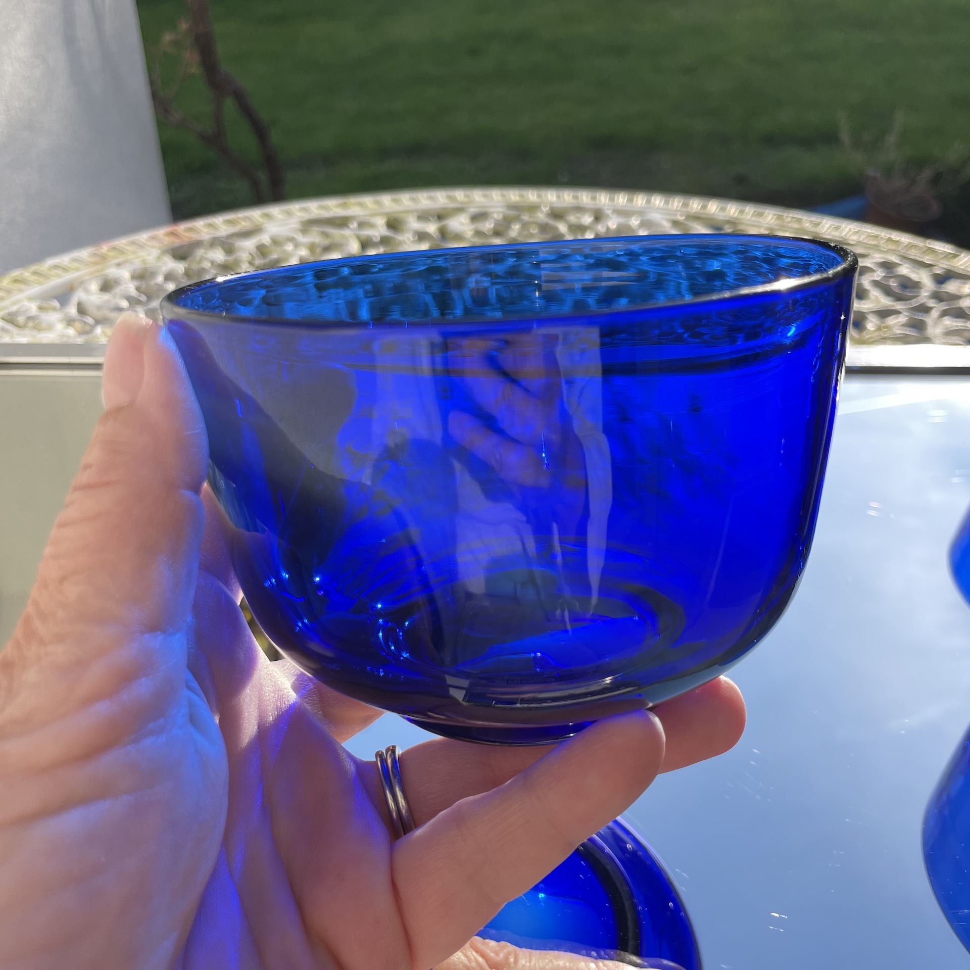 Rince-doigts en Cristal de Baccarat XIXème, couleur bleu sombre