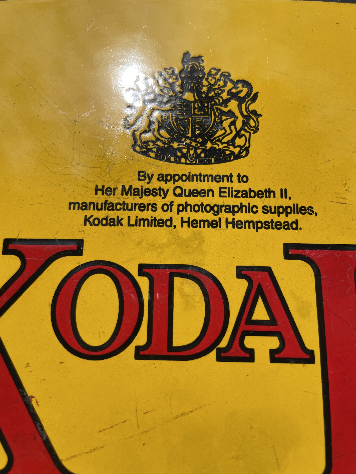 Plaque anglaise Kodak émaillée du milieu du XXème siècle, pour gares ferroviaires