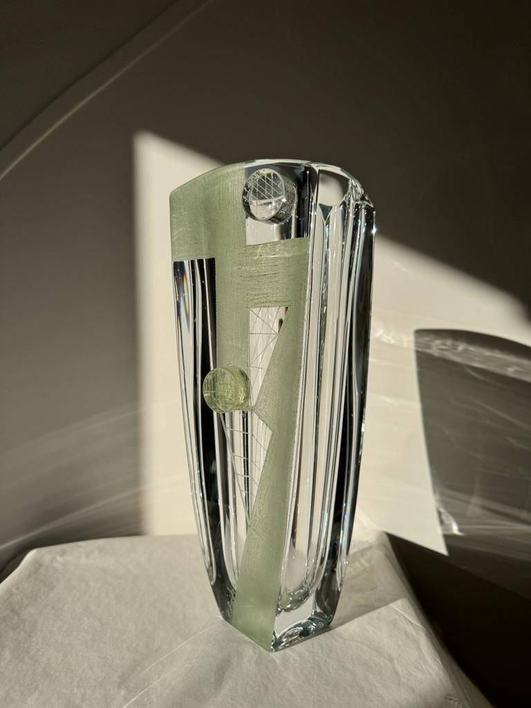 Vase d'Anatole Riecke en Cristal au Décor Abstrait Géométrique V ert