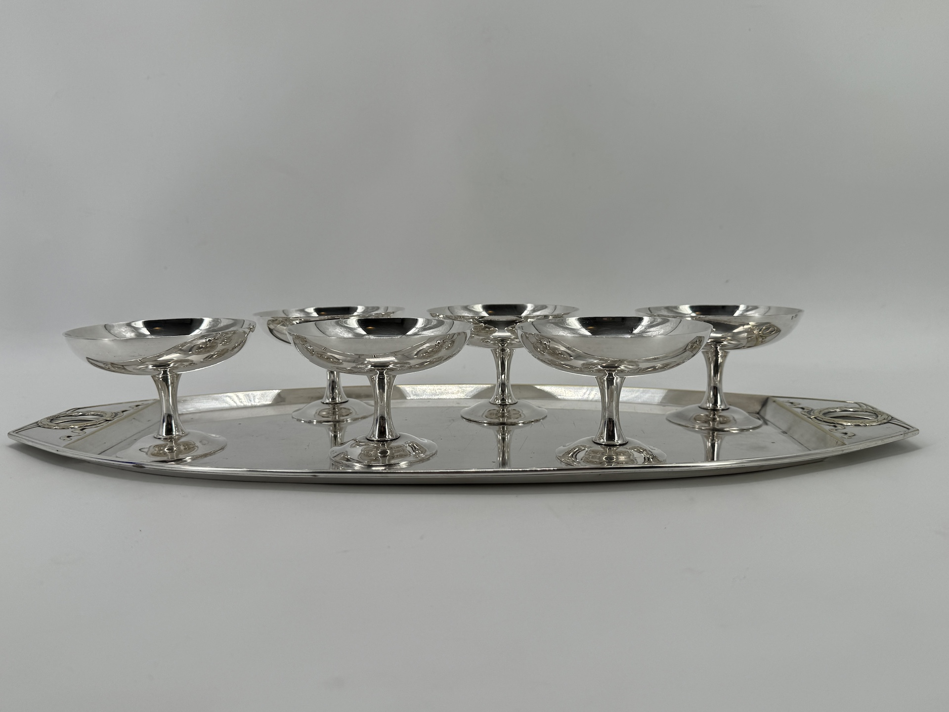 Plateau en Métal Argenté Oval Tronqué signé WMF