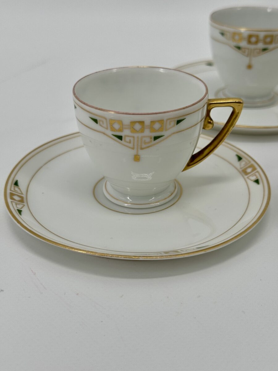 4 tasses à moka et sous tasses et pot à lait Art Nouveau Autrichien circa 1890