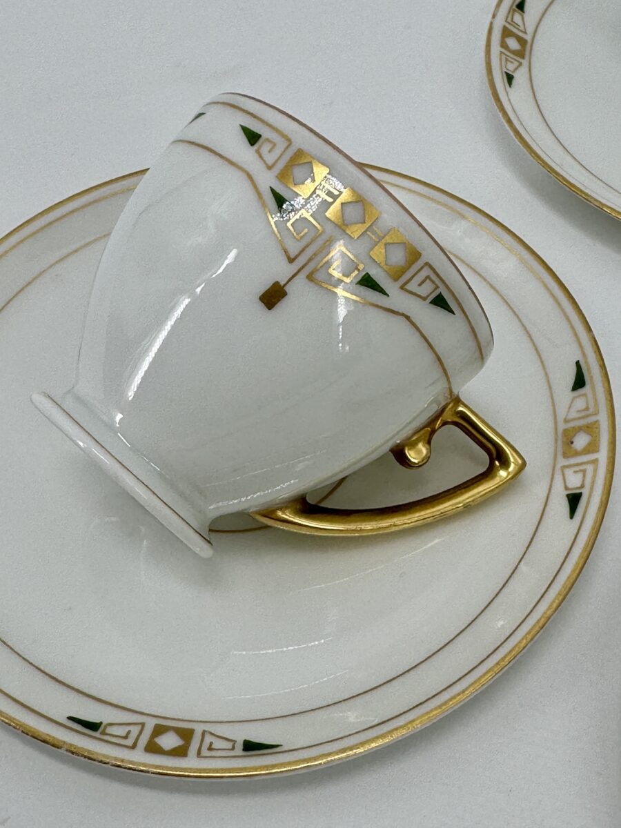 4 tasses à moka et sous tasses et pot à lait Art Nouveau Autrichien circa 1890