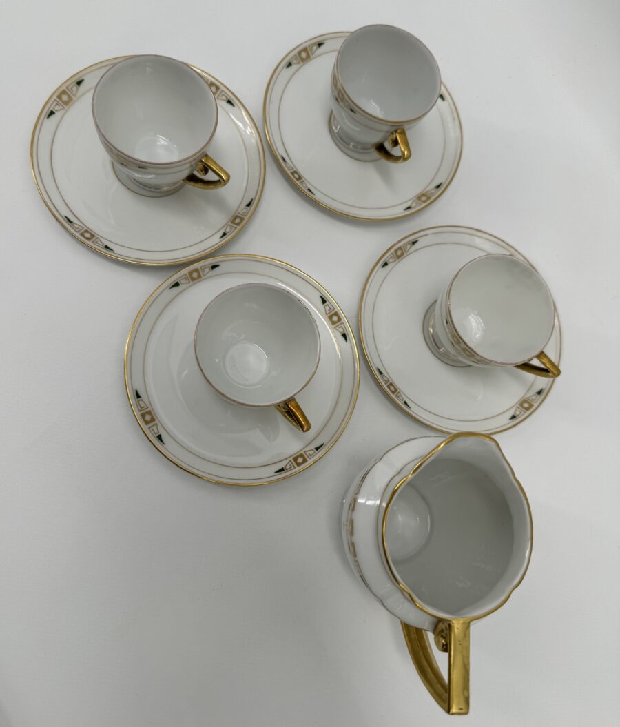 4 tasses à moka et sous tasses et pot à lait Art Nouveau Autrichien circa 1890