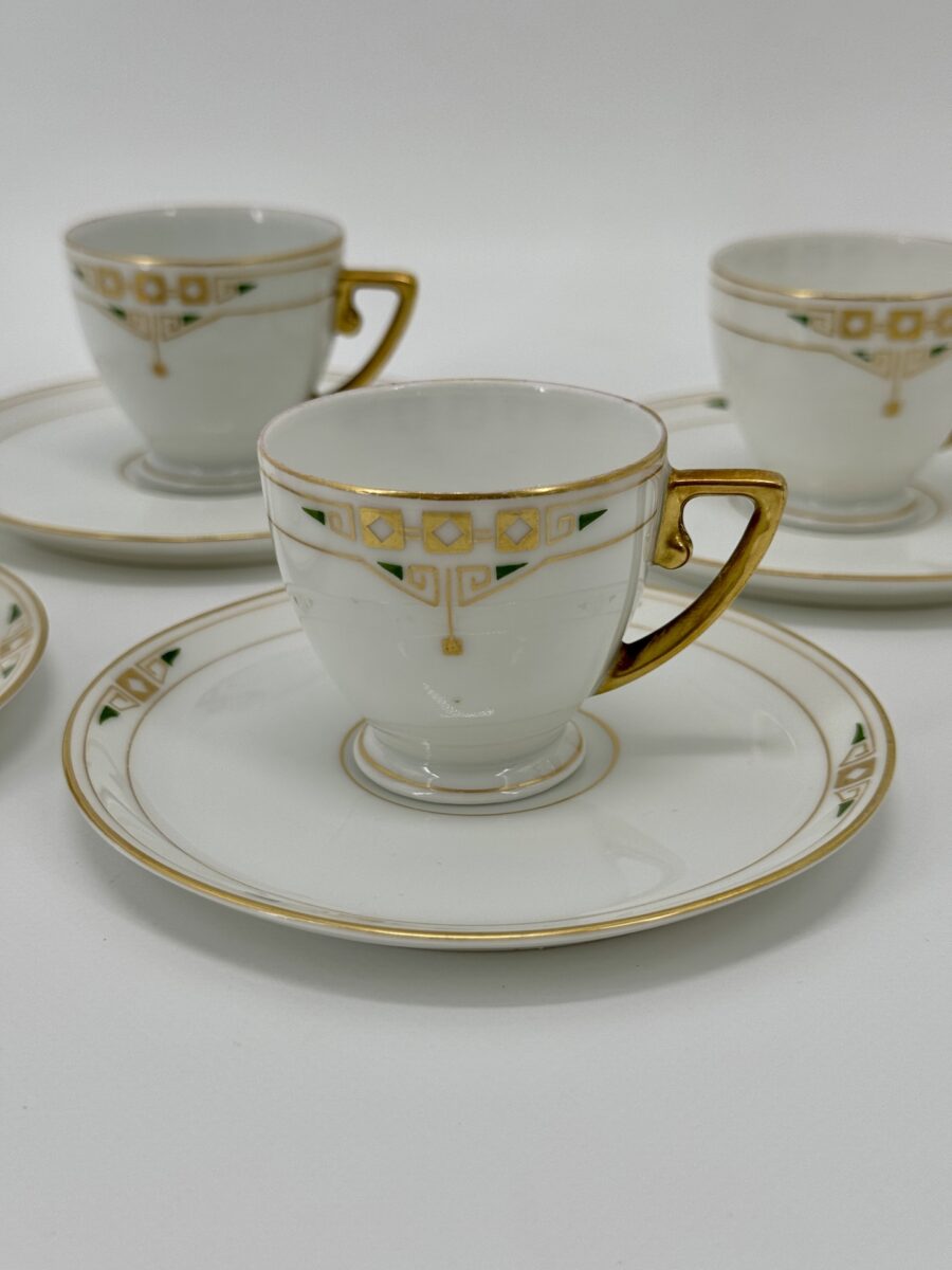 4 tasses à moka et sous tasses et pot à lait Art Nouveau Autrichien circa 1890