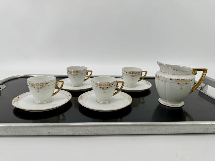 4 tasses à moka et sous tasses et pot à lait Art Nouveau Autrichien circa 1890