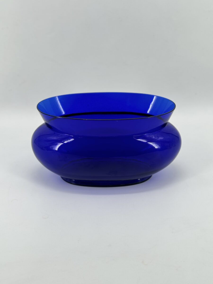 Jardinière ou vase en verre bleu cobalt, France début XXème