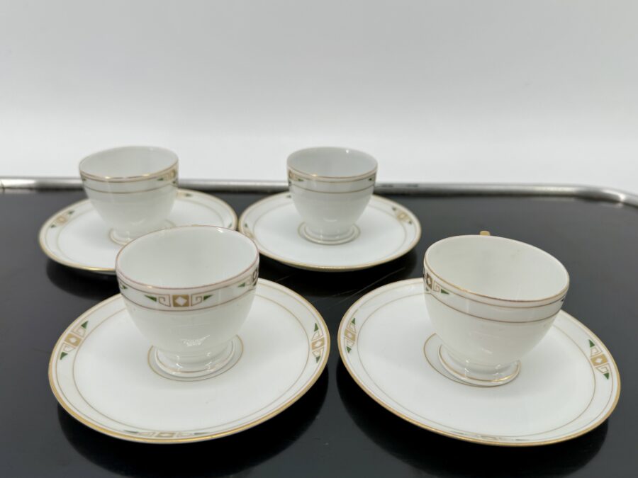 4 tasses à moka et sous tasses et pot à lait Art Nouveau Autrichien circa 1890