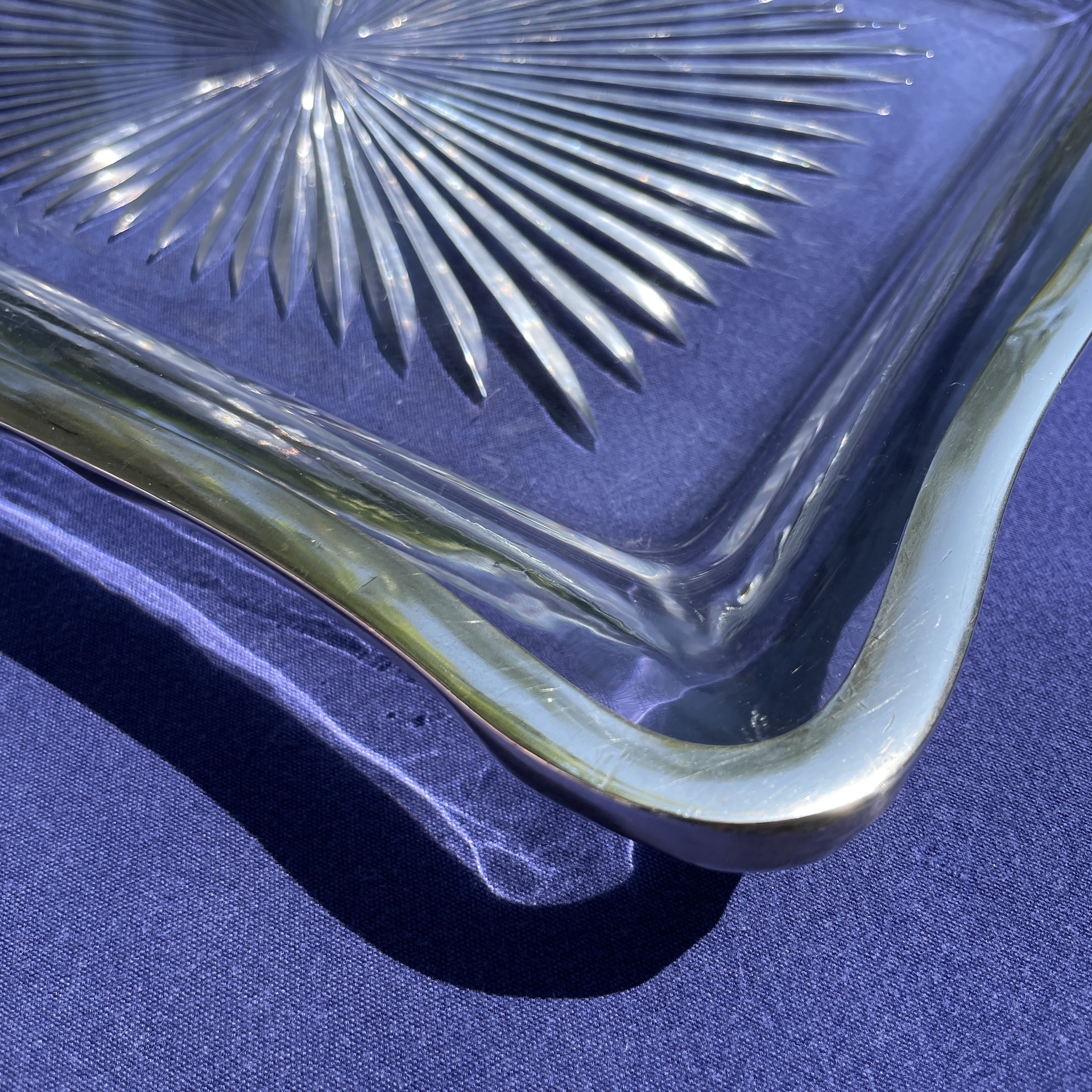 Plateau en Cristal de Baccarat Etoilé et Monture en Argent