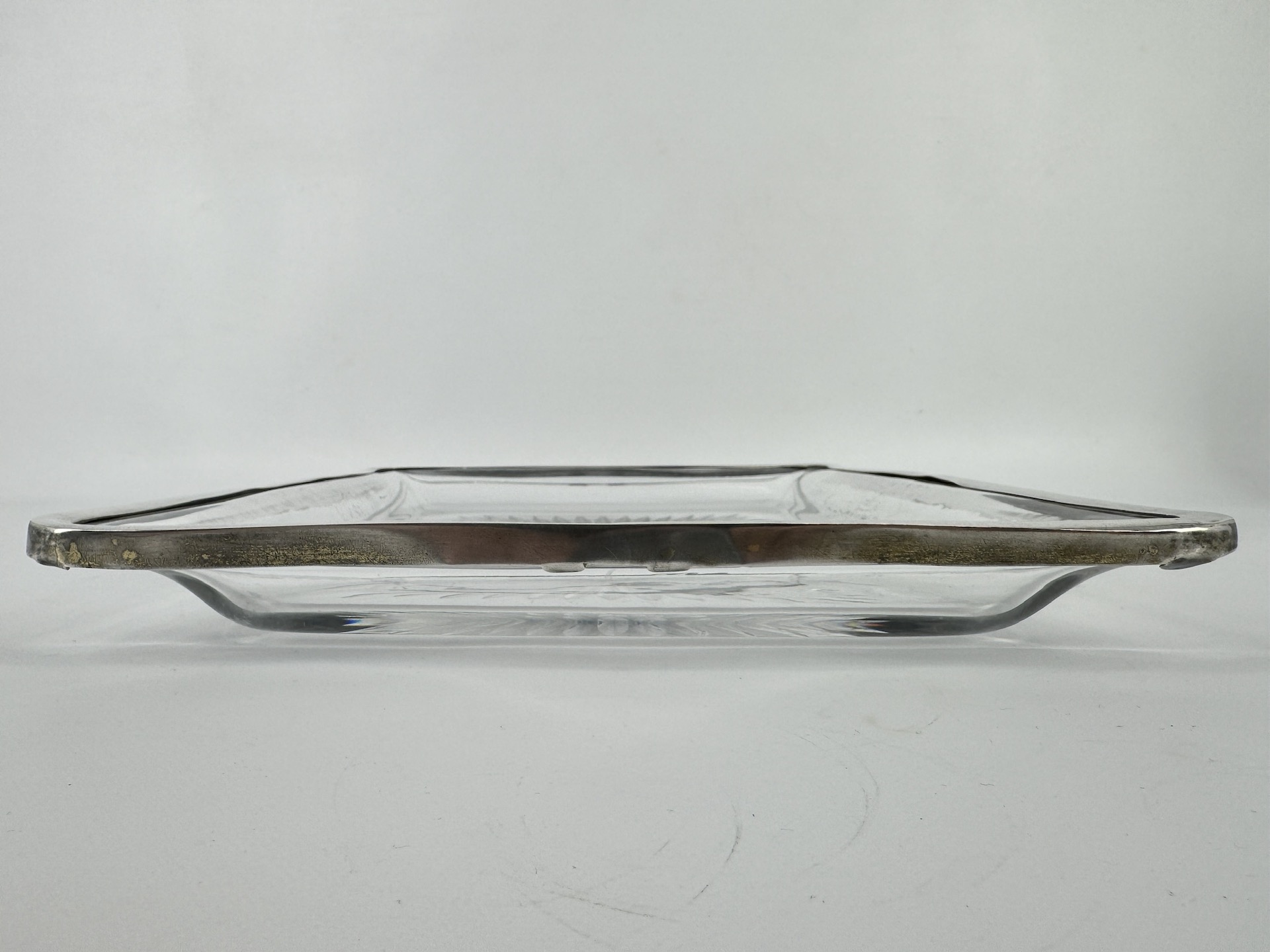 Plateau en Cristal de Baccarat Etoilé et Monture en Argent