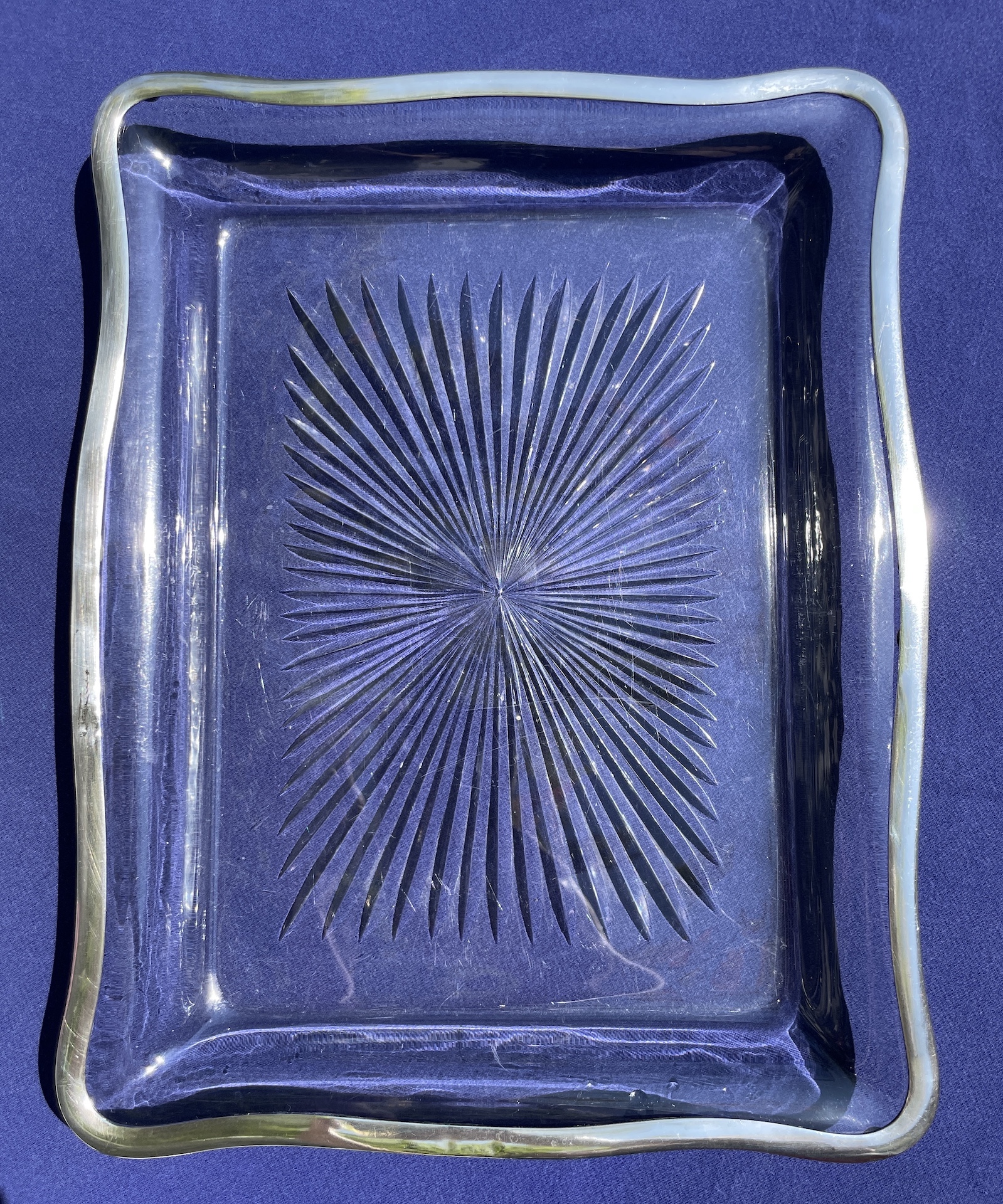 Plateau en Cristal de Baccarat Etoilé et Monture en Argent