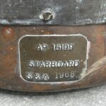 Lampe de Bateau Starboard Anglaise datée 1968 Cuivre et Laiton Lumière Verte