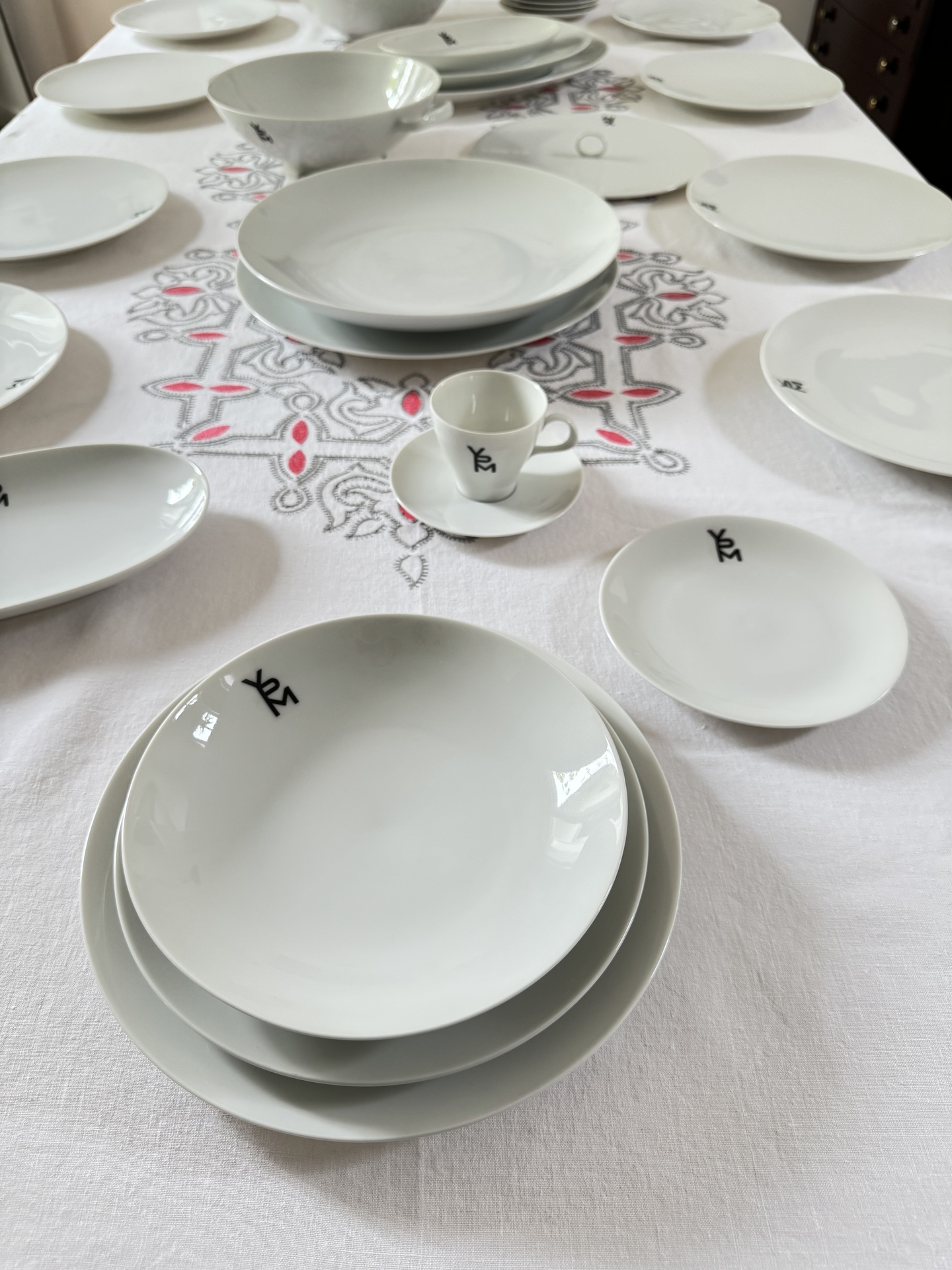 Jean Luce Paris white porcelain dinner service Circa 1950