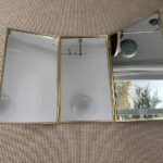 Miroir Triptyque Mural en Métal Doré Fermant avec Miroir Biseauté