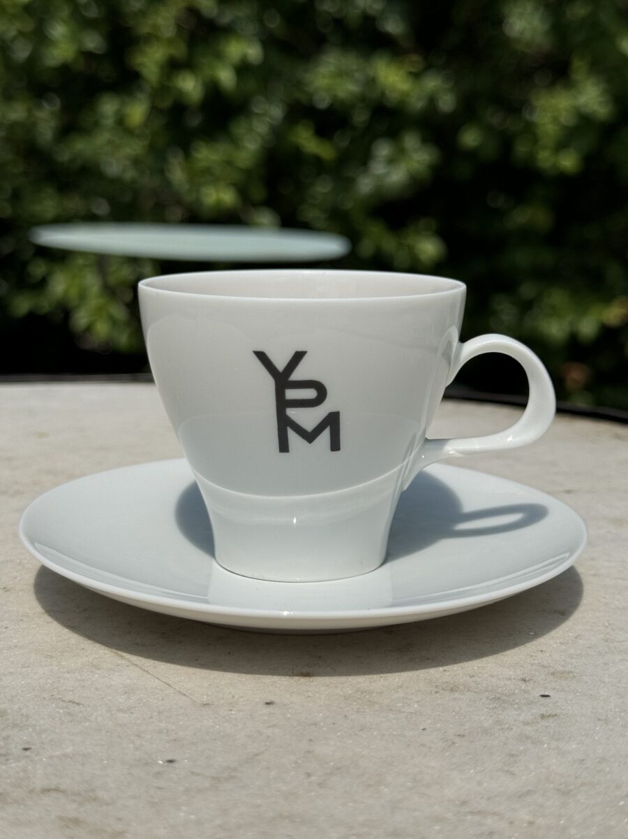 Six Tasses et sous-tasses à Café de Jean Luce Paris Porcelaine Blanche Circa 1950