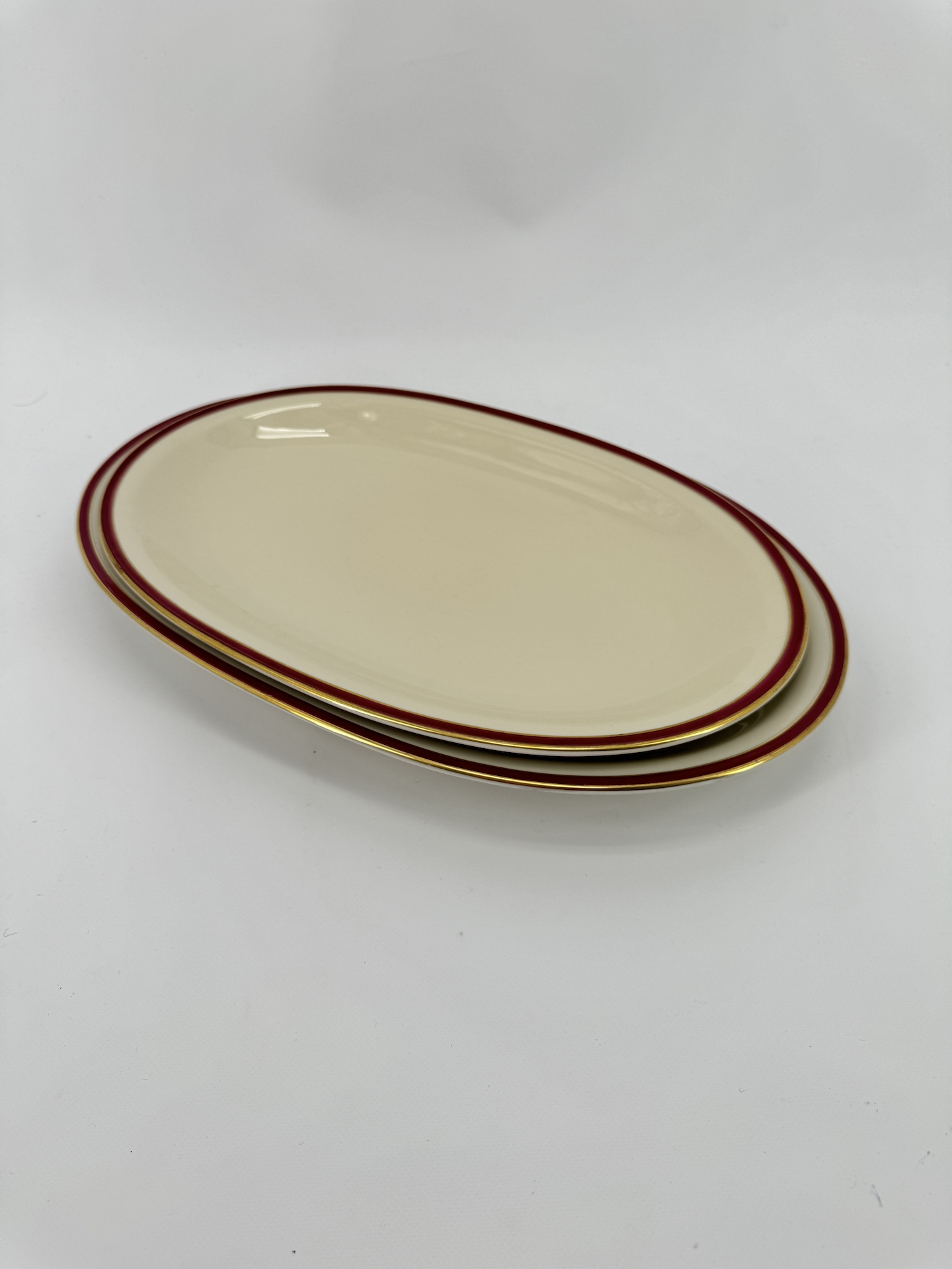 Wagenfeld Porcelaine de Fürstenberg Ivoire Rouge et Or 123 pieces