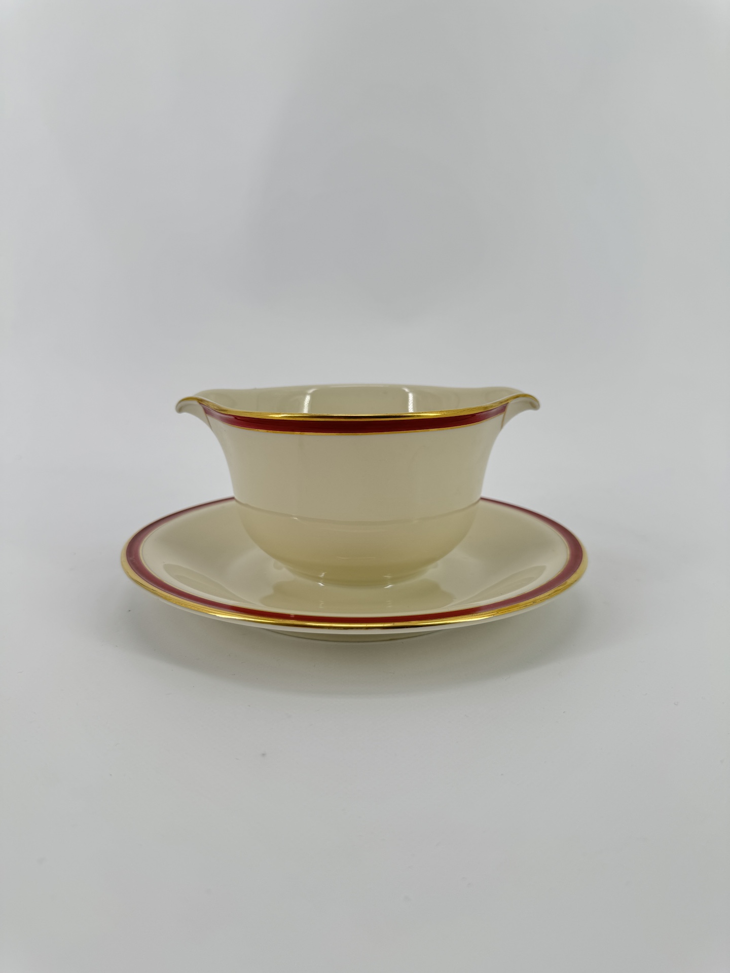 Wagenfeld Porcelaine de Fürstenberg Ivoire Rouge et Or 123 pieces
