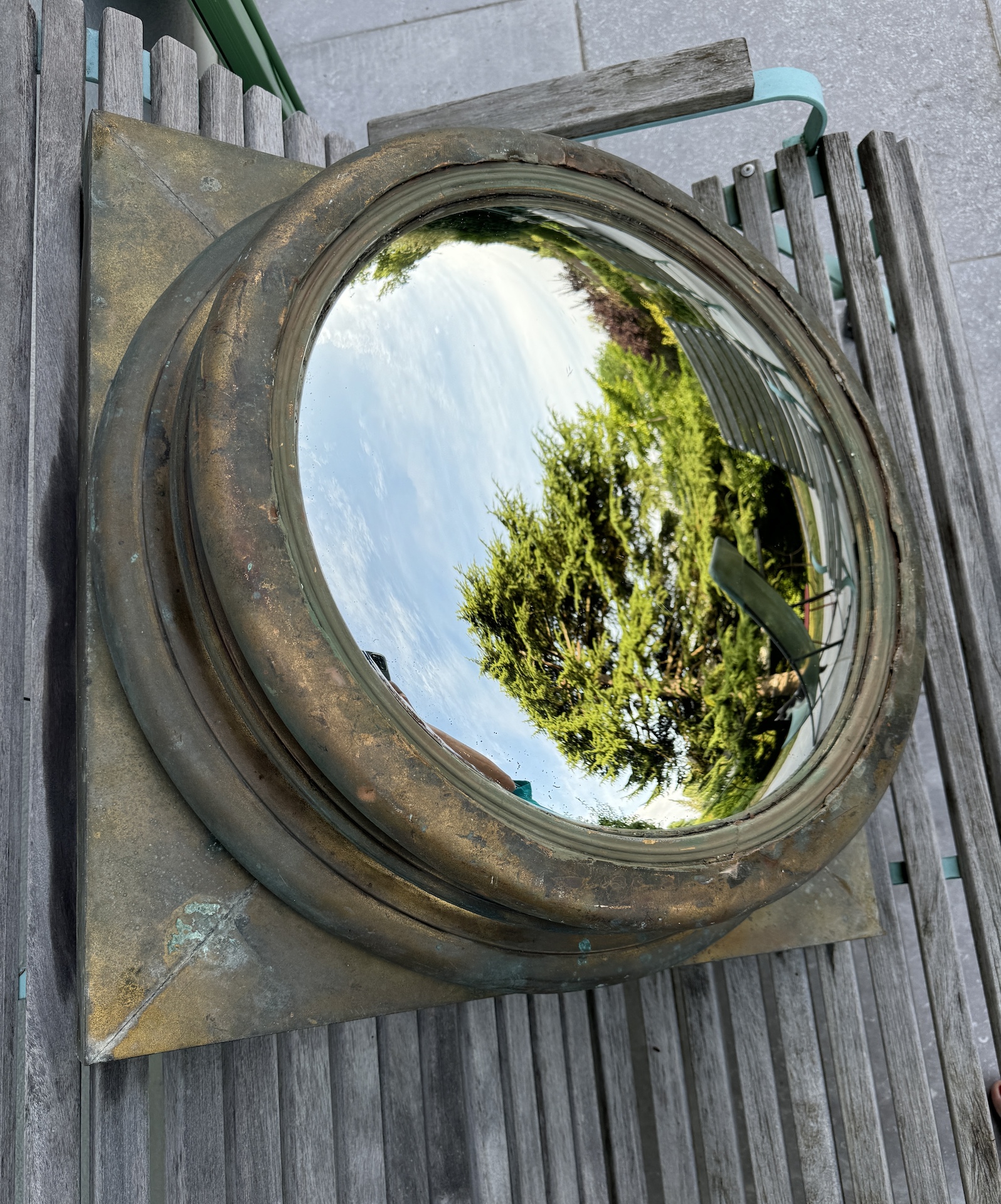 Grand Miroir Sorcière en Bois et Cuivre Provenant d'un Théâtre Anglais