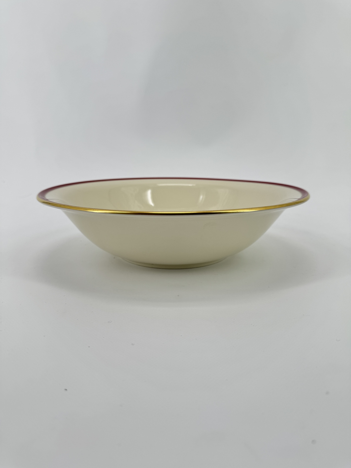 Wagenfeld Porcelaine de Fürstenberg Ivoire Rouge et Or 123 pieces
