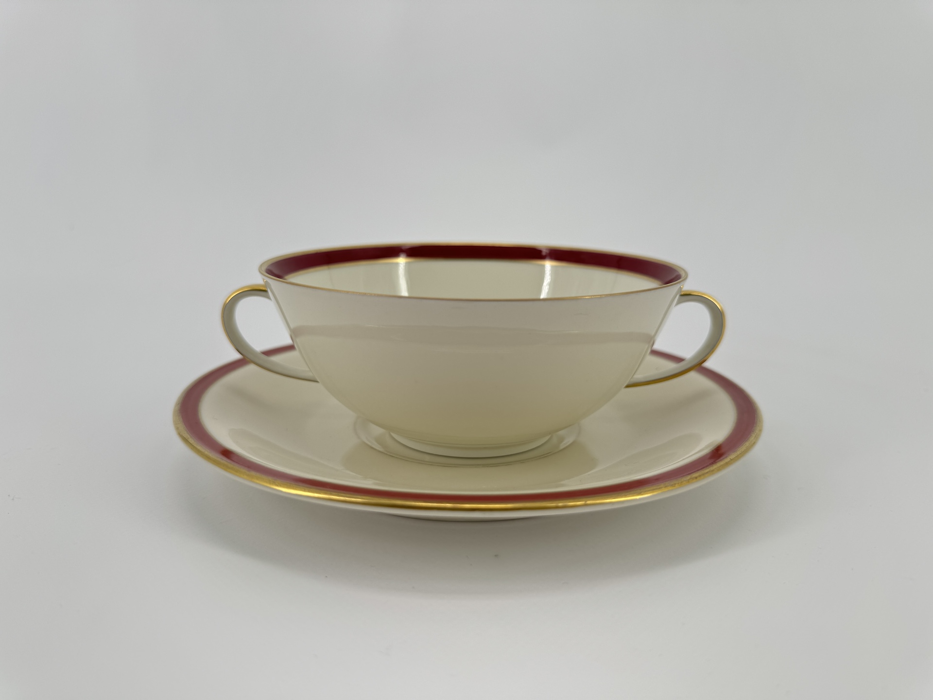 Wagenfeld Porcelaine de Fürstenberg Ivoire Rouge et Or 123 pieces