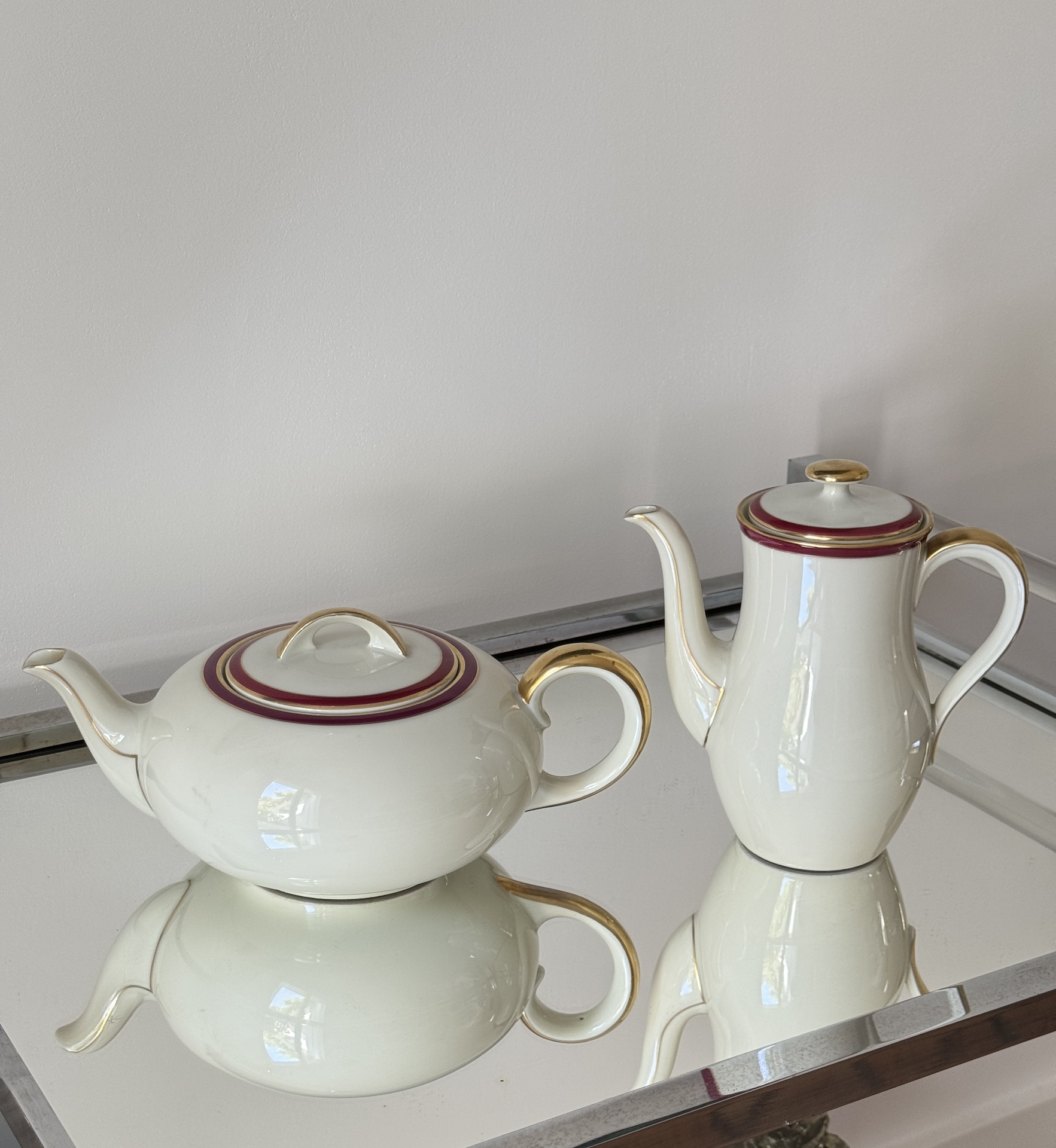 Wagenfeld Porcelaine de Fürstenberg Ivoire Rouge et Or 123 pieces