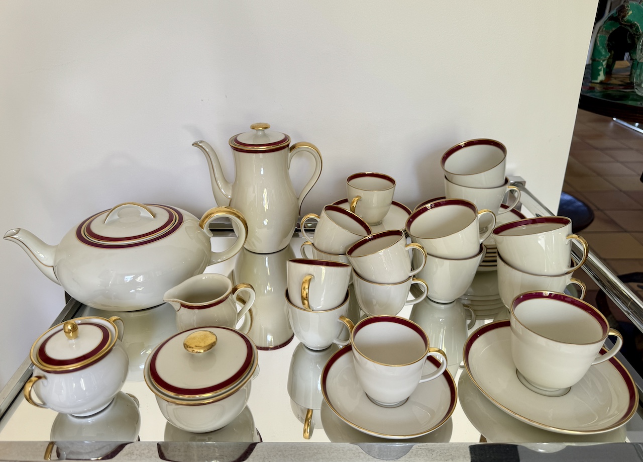 Wagenfeld Porcelaine de Fürstenberg Ivoire Rouge et Or 123 pieces