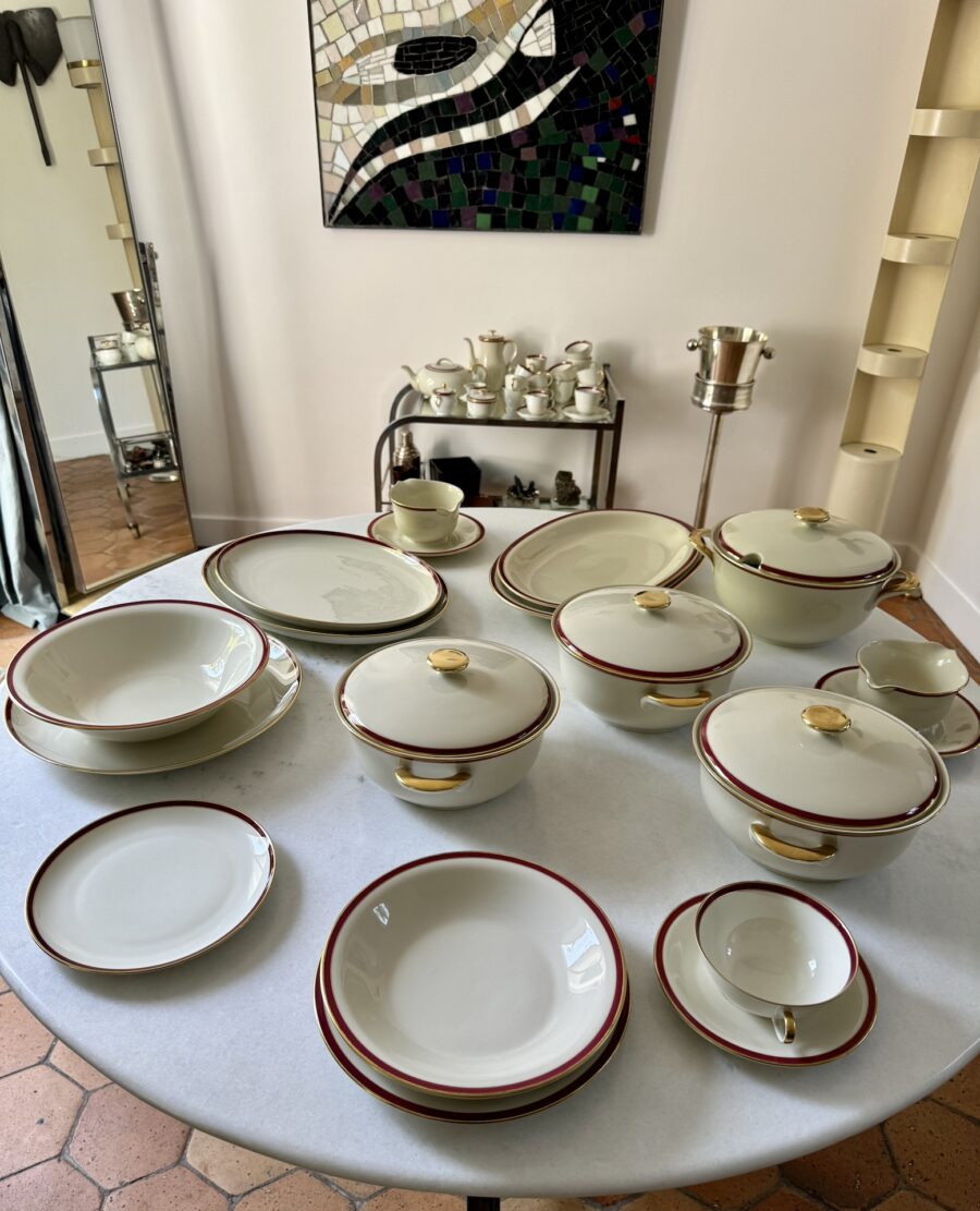 Service à Café ou Thé de Wagenfeld Porcelaine de Fürstenberg Ivoire Rouge et Or