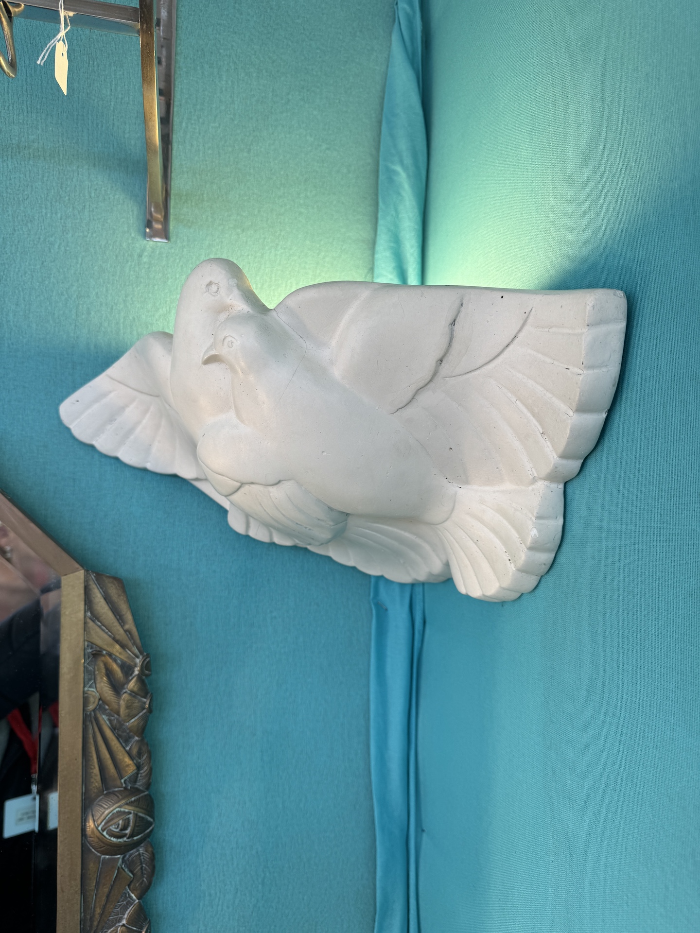 Appliques d'Angle en Plâtre Décor de Colombes Circa 1930