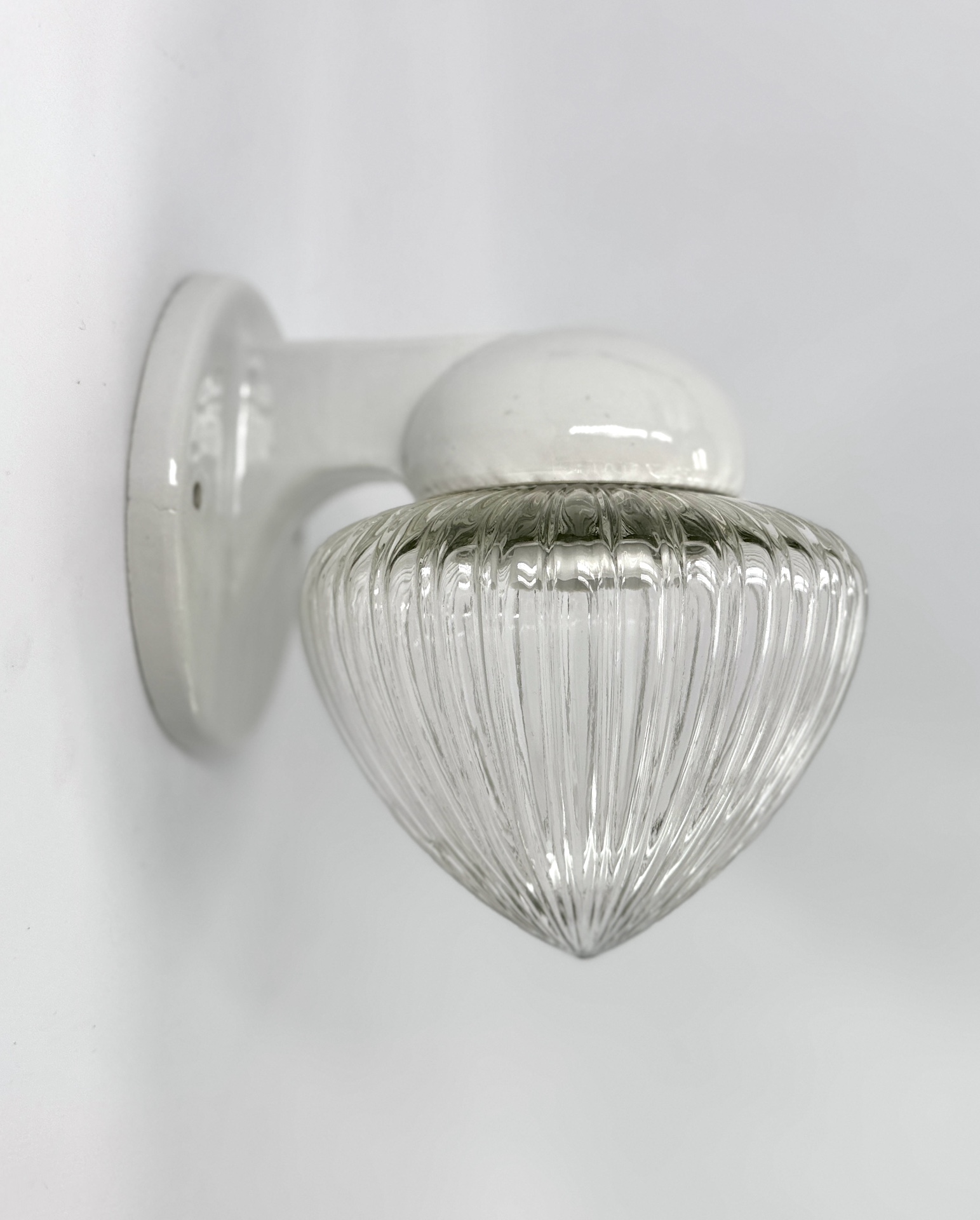 Early 20th c. ceramic and translucent ribbed glass wall light