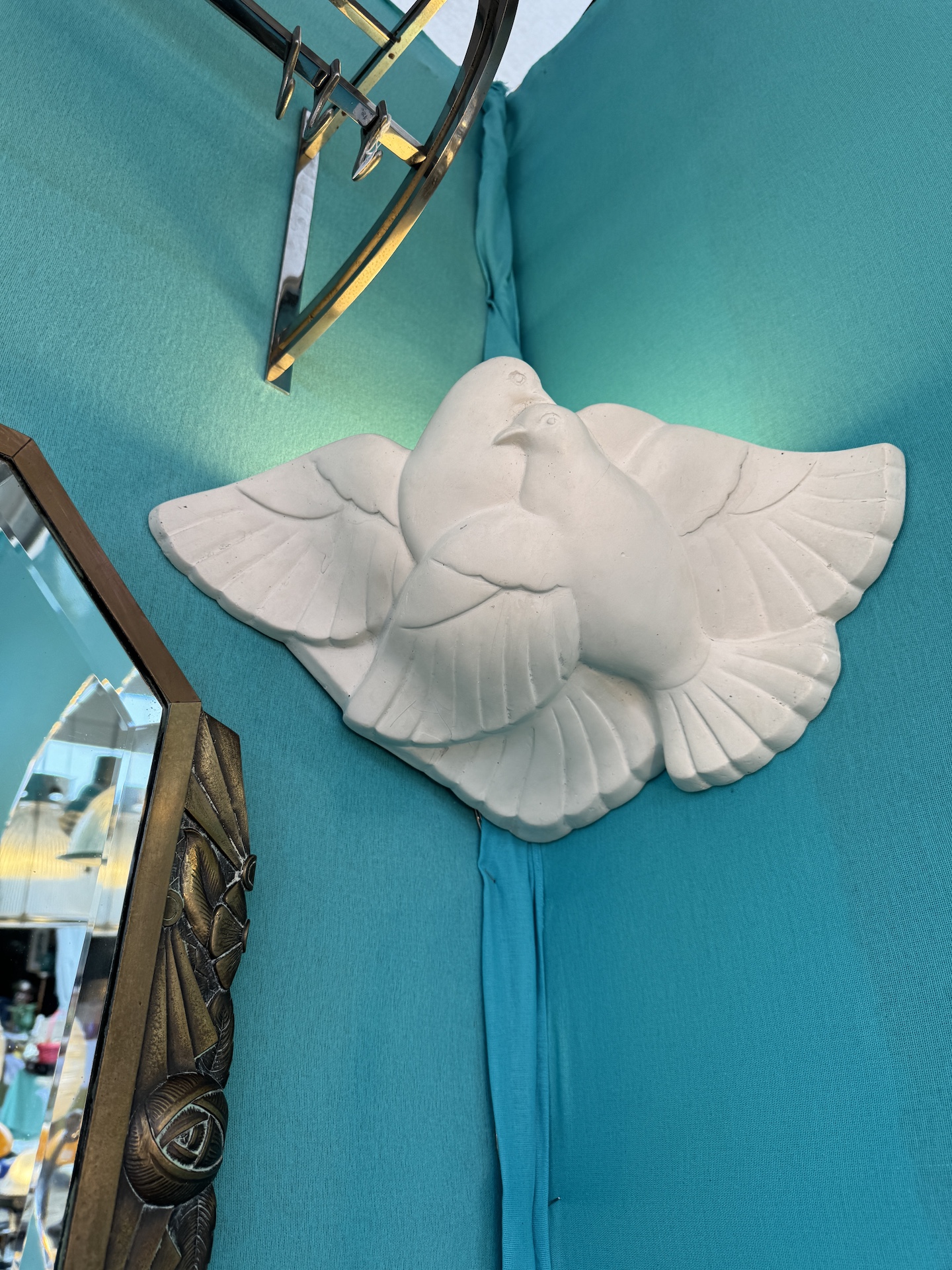 Appliques d'Angle en Plâtre Décor de Colombes Circa 1930
