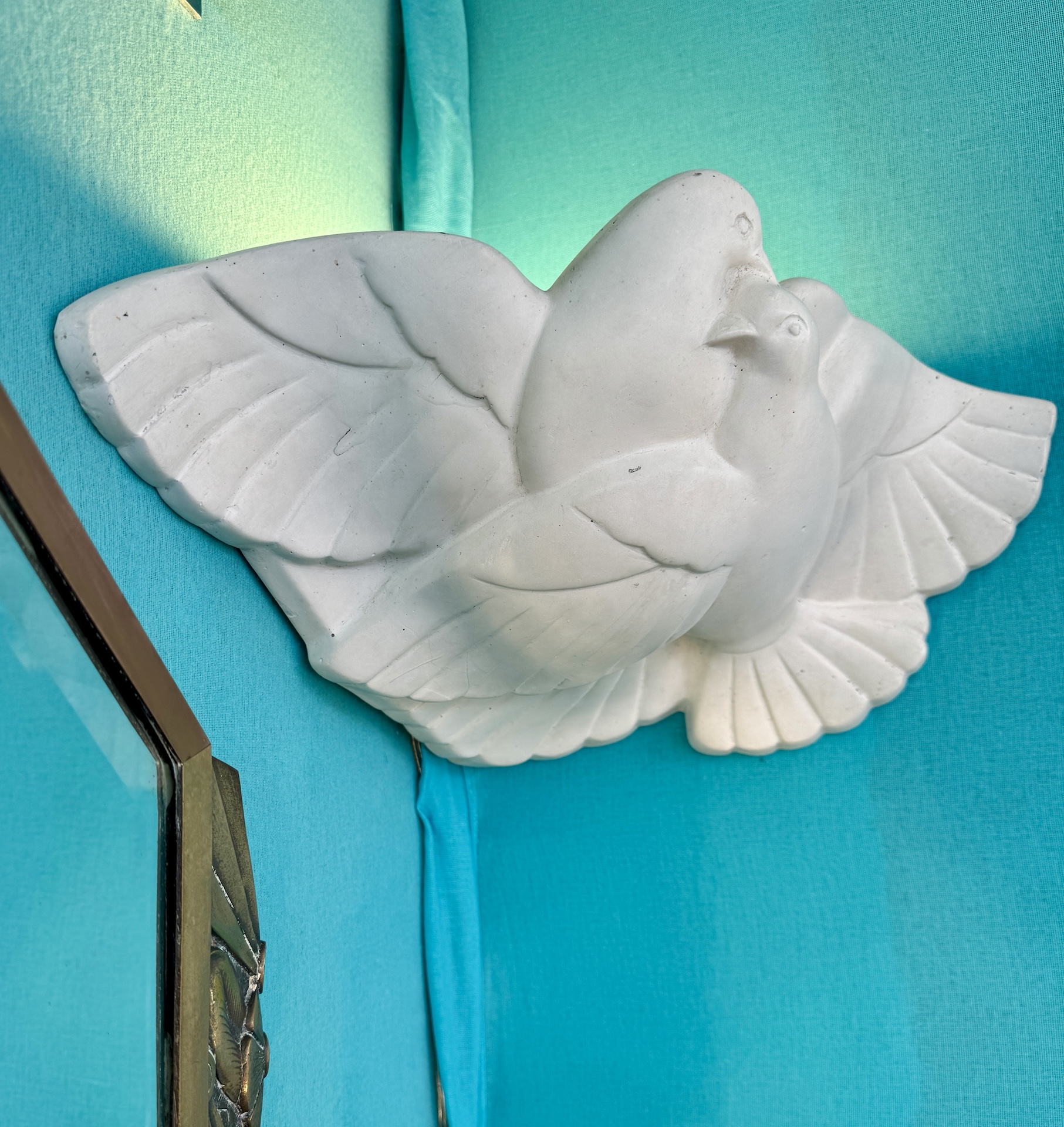 Appliques d'Angle en Plâtre Décor de Colombes Circa 1930